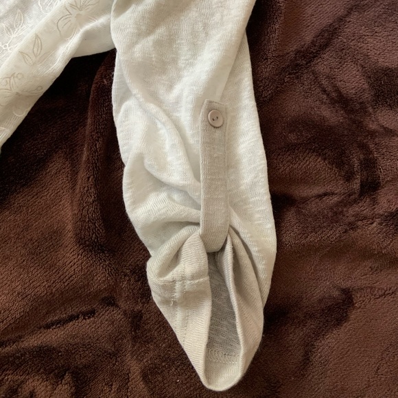 3/4 sleeve flower print top - Picture 4 of 7